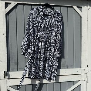 Coolibar Size Large Black and White Print Dress with pockets